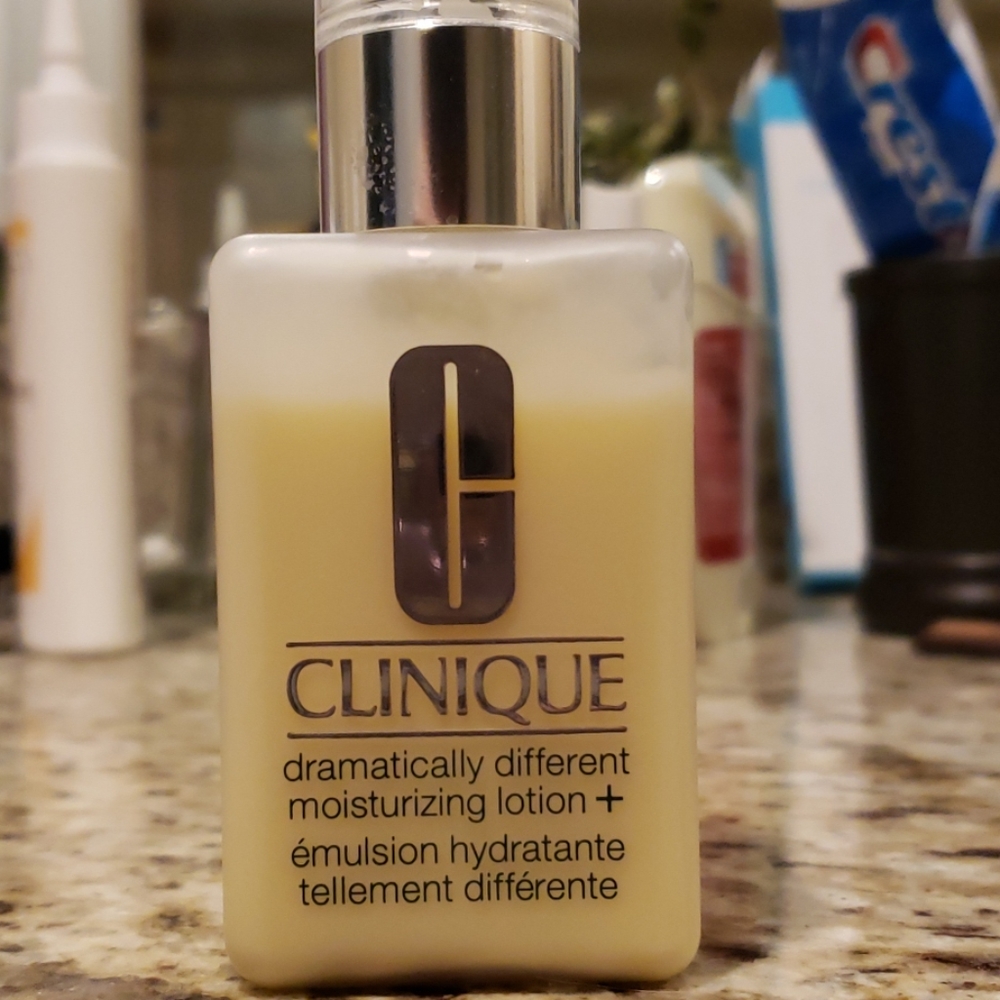 Clinique Dramatically Different Moisturizing
